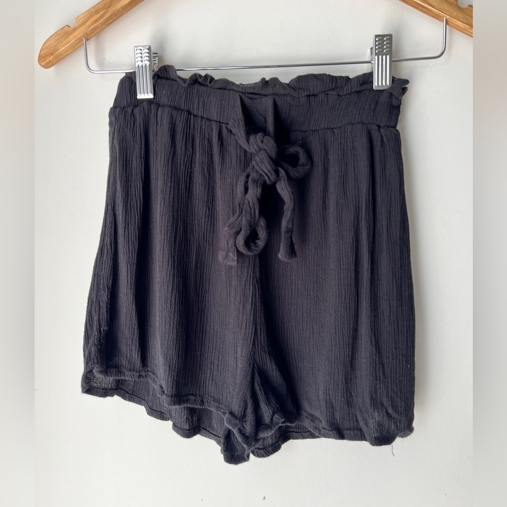 H&M Black Flowy Lightweight Viscose Summer Vacation Shorts 2 XS
